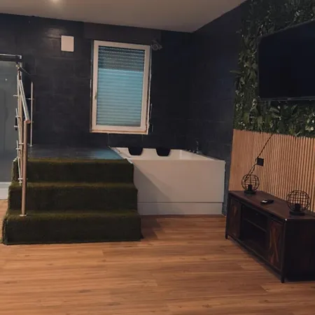 50 Qm Whirlpool Sauna Dusche Tv Usw * Süßen